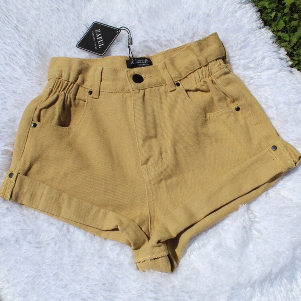 BEIGE ZAFUL HIGH WAISTED SHORT SHORTS